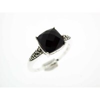 Ring Size: US 5.5 (AU L)